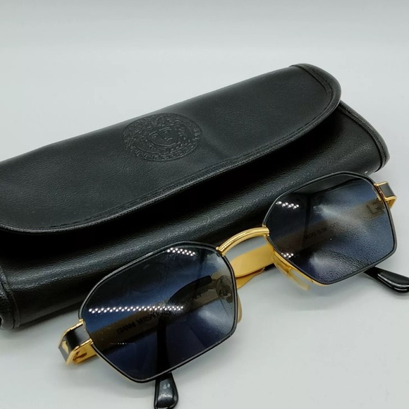 Authentic Gianni Versace Sunglasses  S59 Men's Gold needs new nose pads - Picture 1 of 11